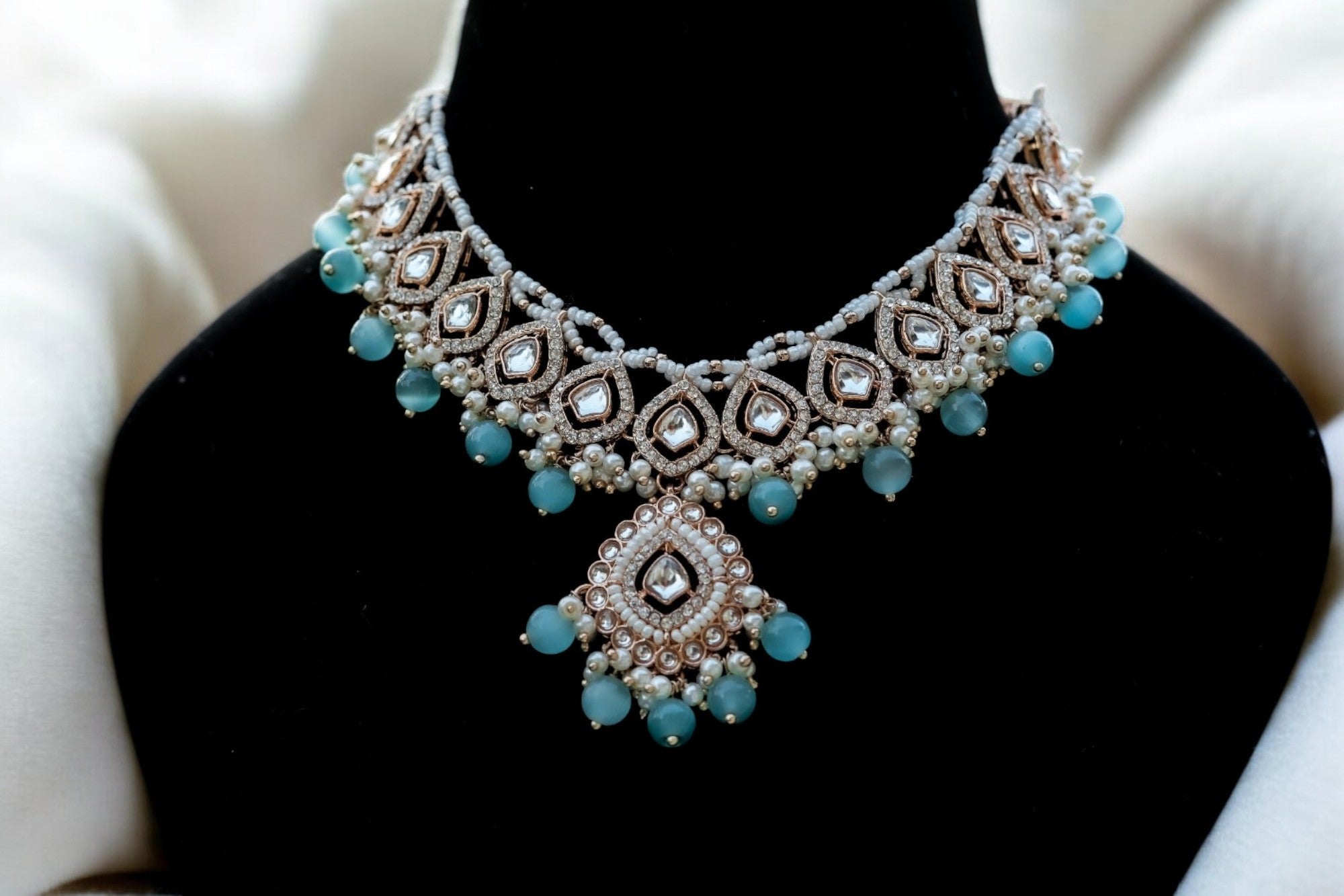 A shell blue and silver-colored Kundan necklace set