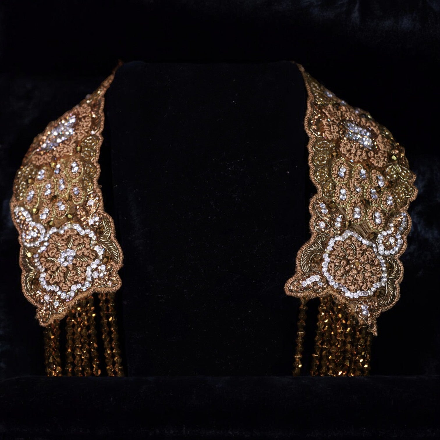 "VIENNA" Glitz Gold Embroider Neckpiece