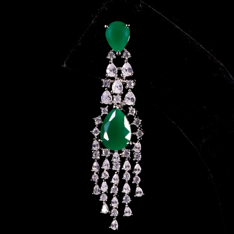 Pair of elegant emerald green and diamond earrings