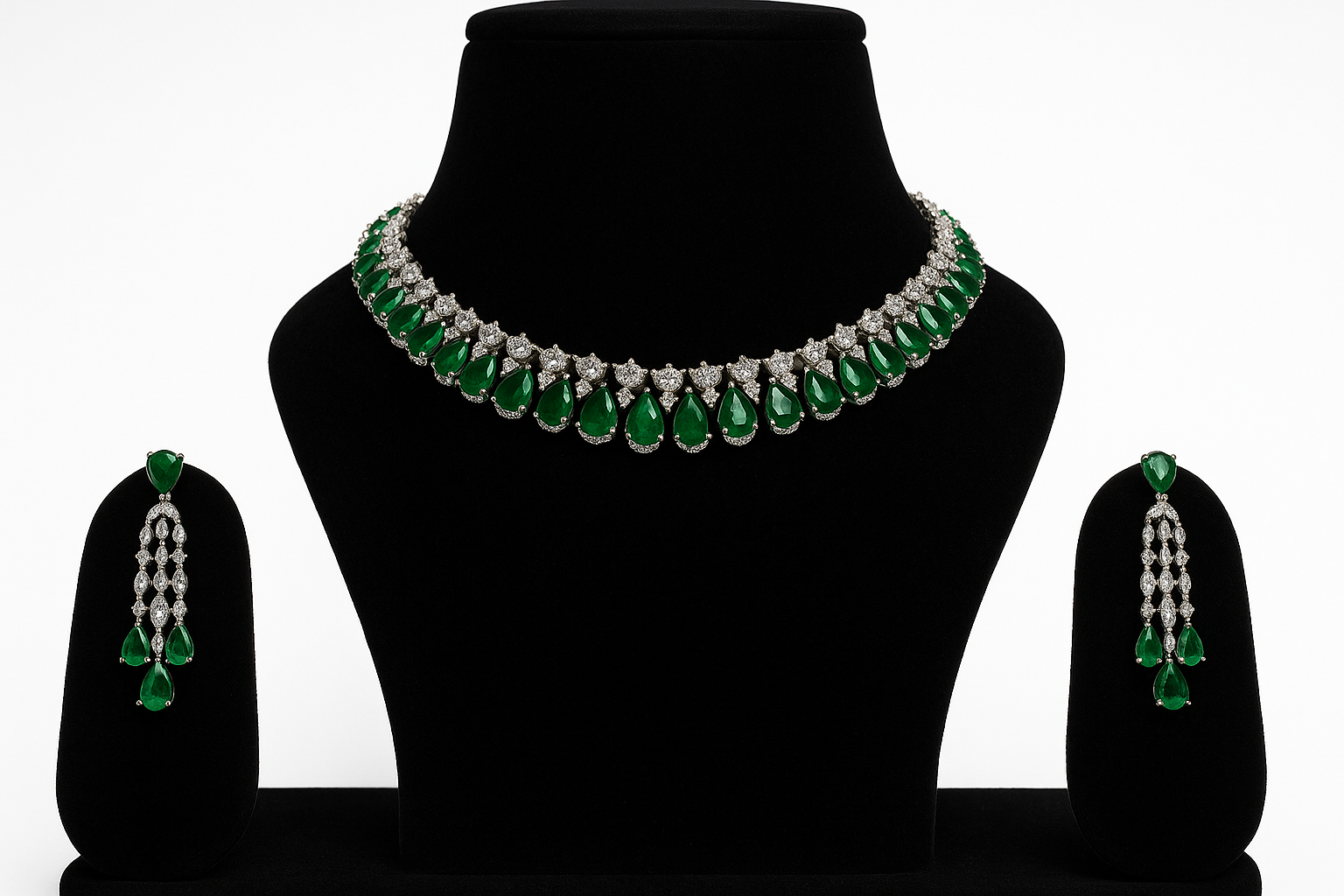 "DMONDE" Aura Emerald Diamond Necklace Set