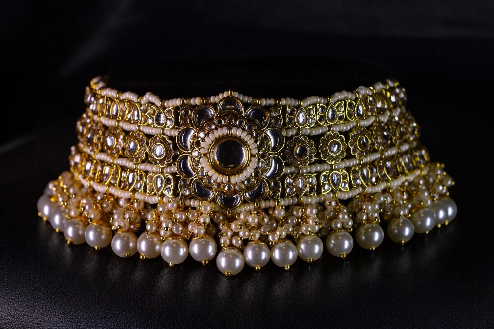 gold-coloured choker necklace with garland design and Kundan stone embellishments