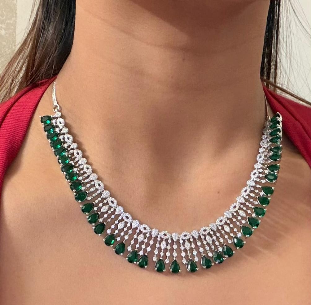 "DMONDE" Glittery Emerald Diamond Necklace Set