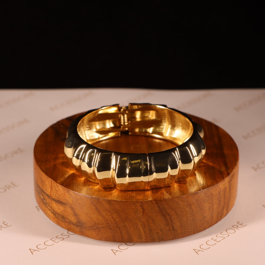 "VIENNA" Gold Crease Bangle