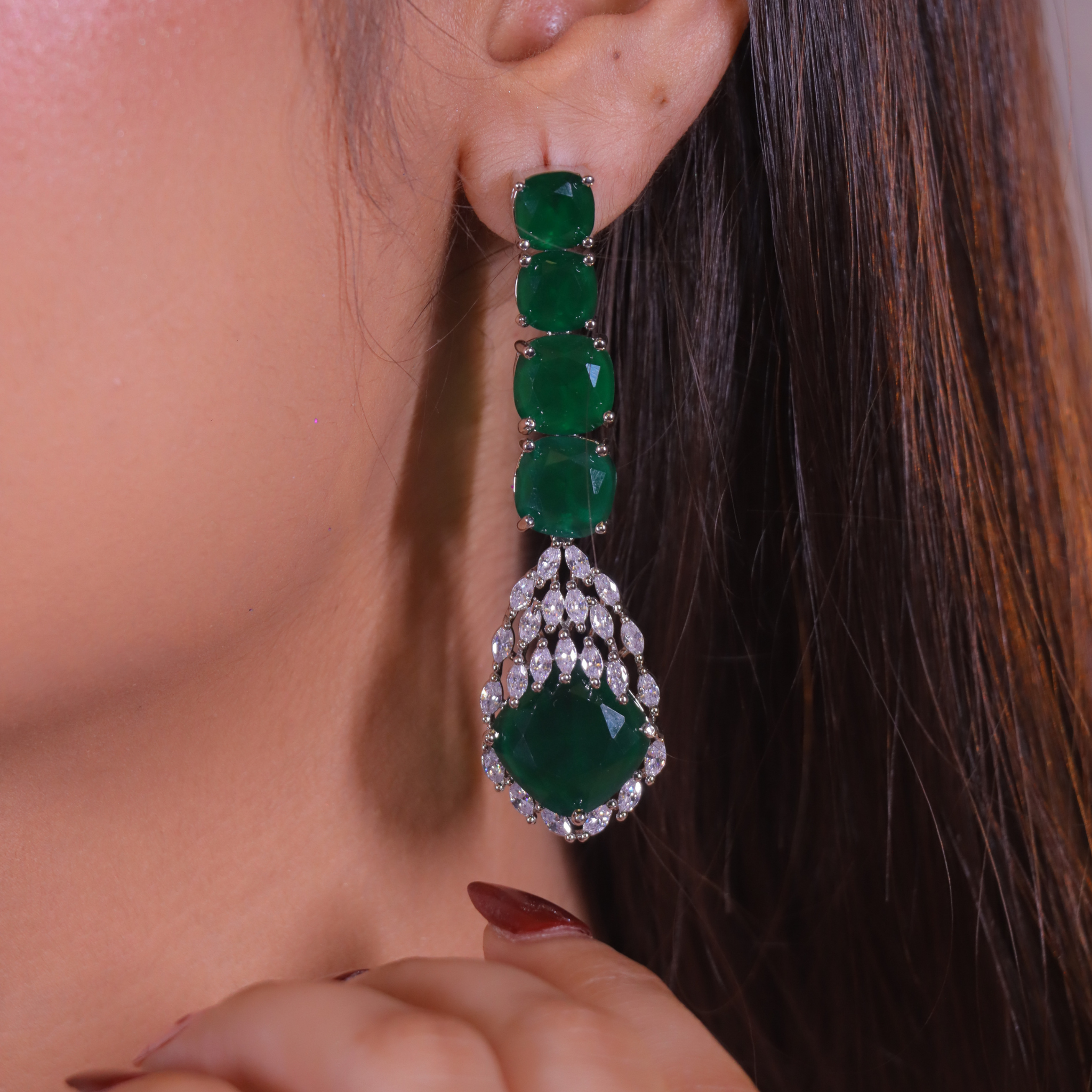 "DMONDE" Boutique Emerald Diamond Necklace Set