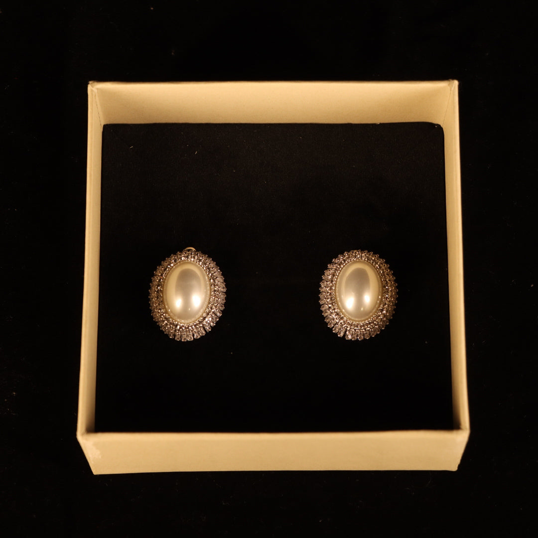 "VIENNA" Moonlight Pearl Earrings