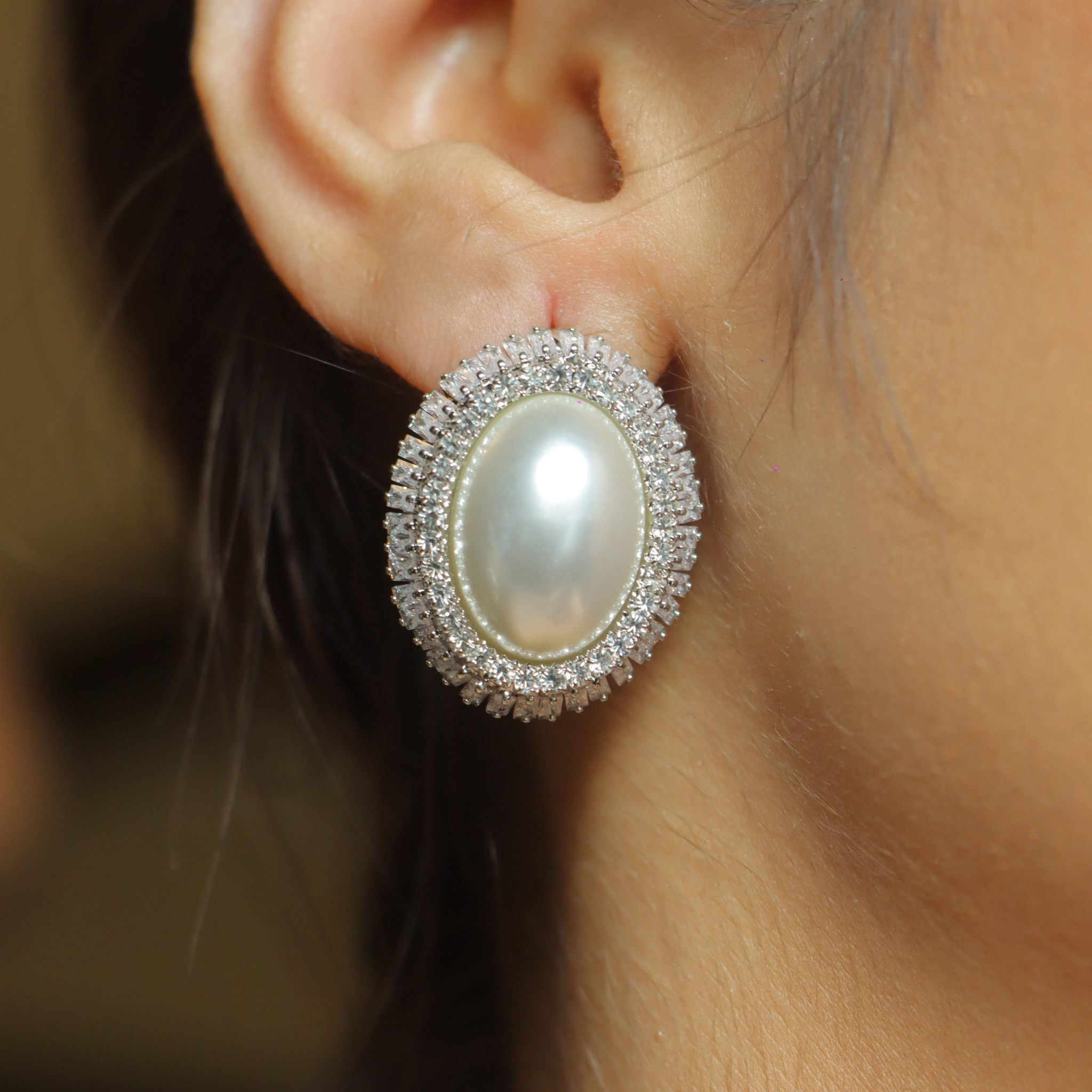 "VIENNA" Moonlight Pearl Earrings