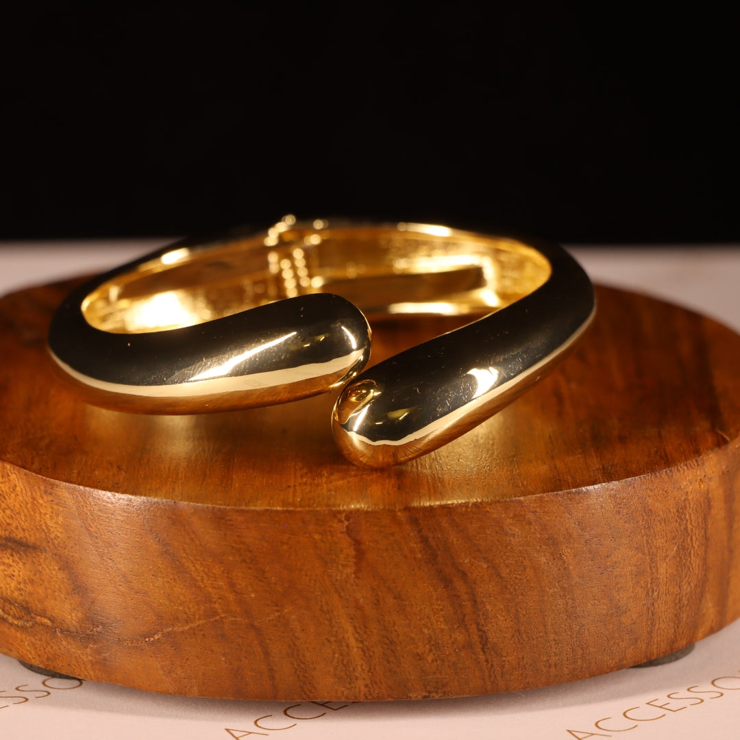 "VIENNA" Golden Curve Bangle