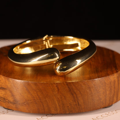 "VIENNA" Golden Curve Bangle