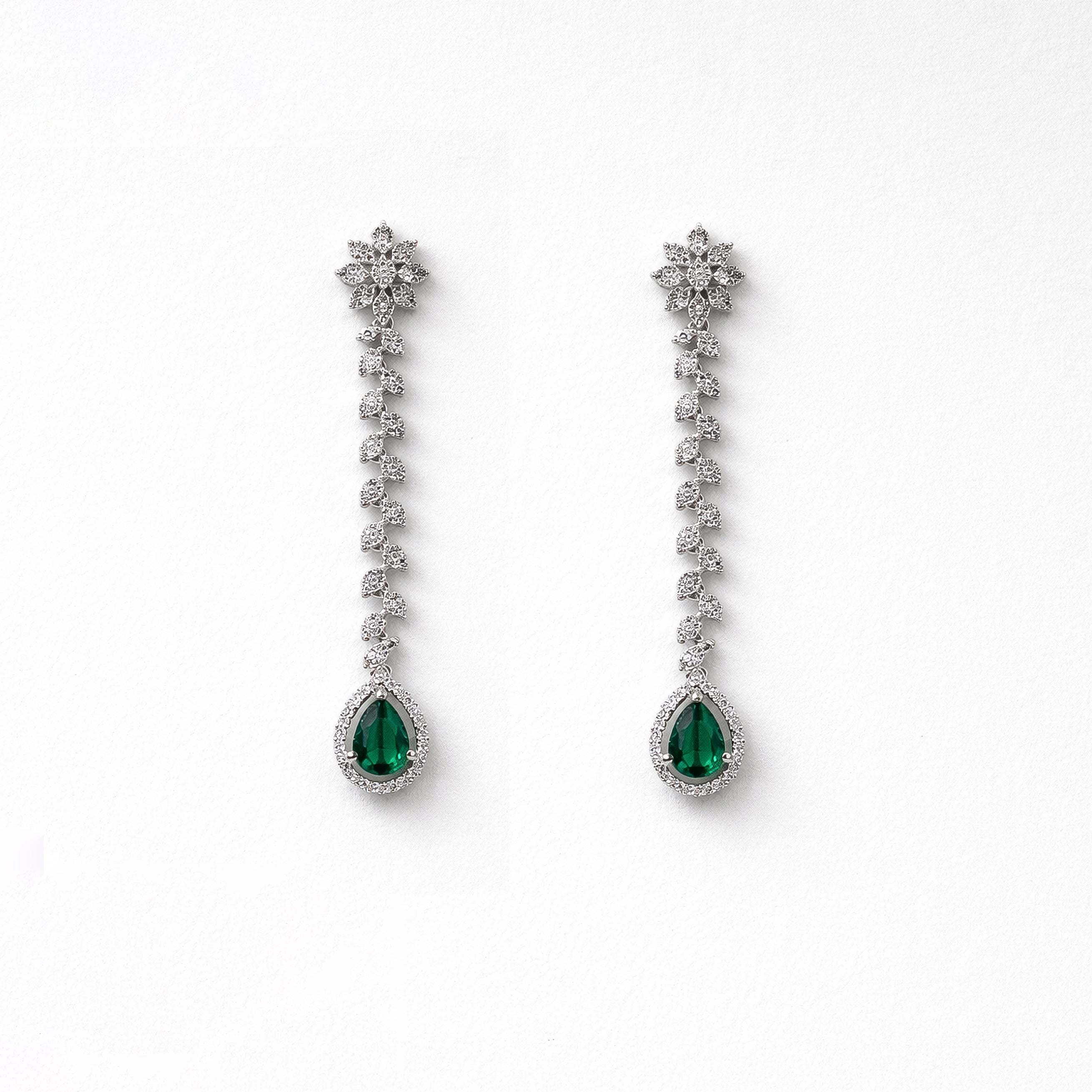 "DMONDE" Frost Leaf Diamond Pendant Set
