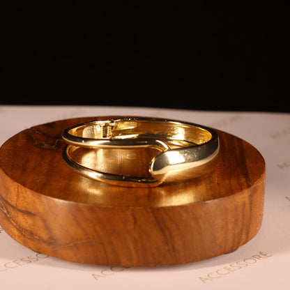 "VIENNA" Gold Interlock Bangle