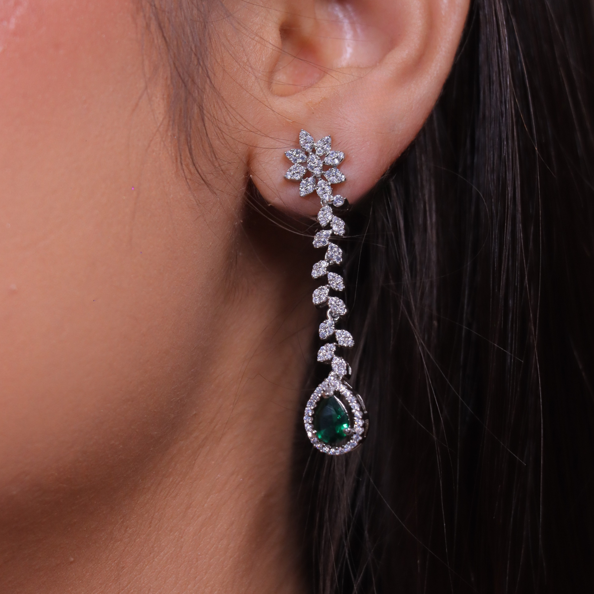 "DMONDE" Frost Leaf Diamond Pendant Set