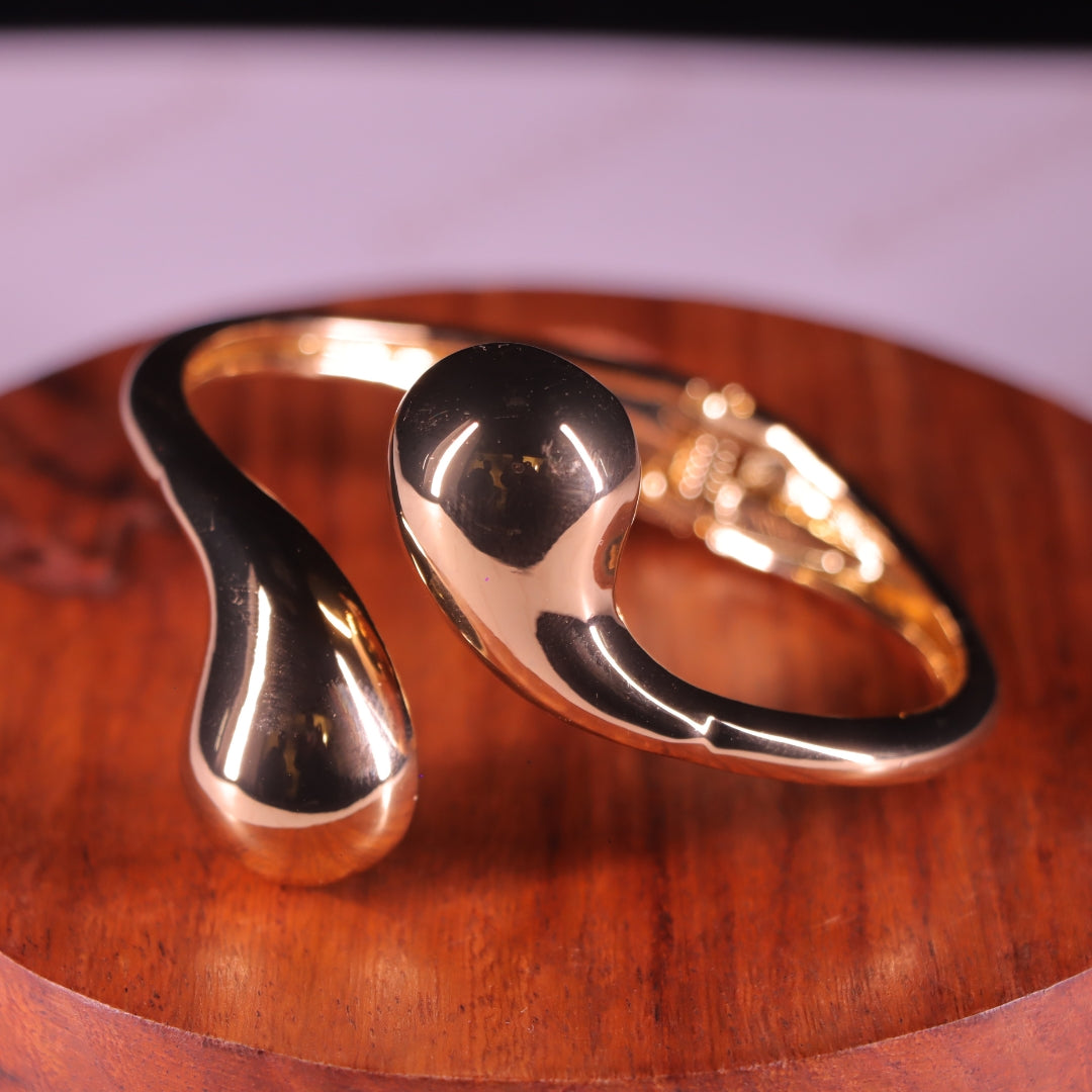 "VIENNA" Gold Curved Bangle