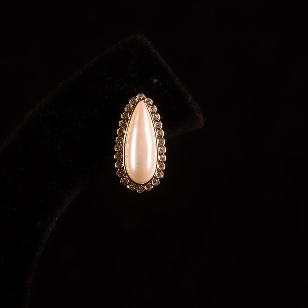 "VIENNA" Pebble Pearl Earrings
