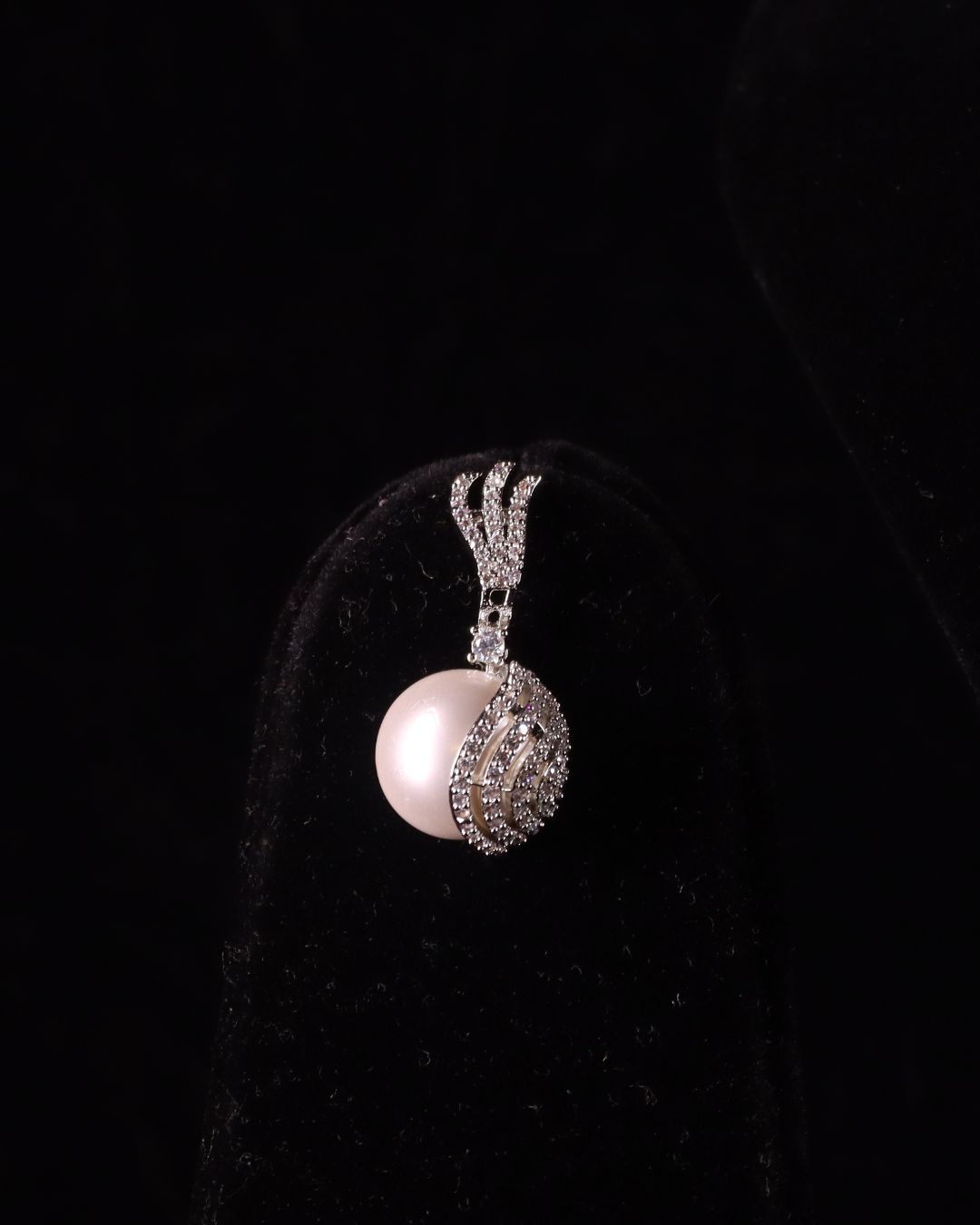 "DMONDE" Celeste Pearl Necklace Set