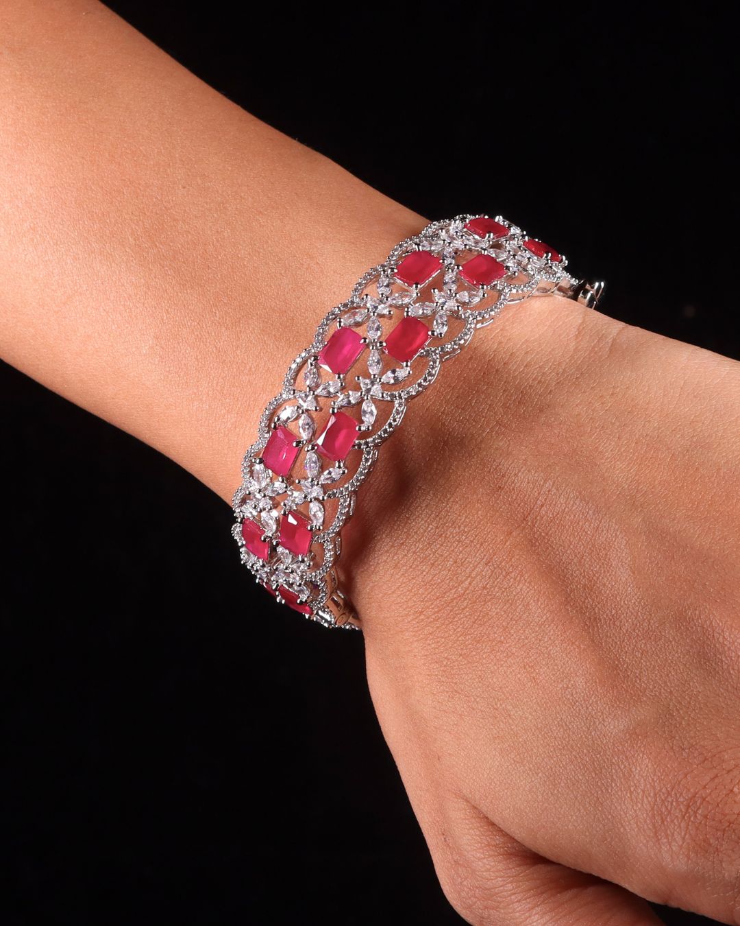 "VIENNA" Ruby Nest Bangle
