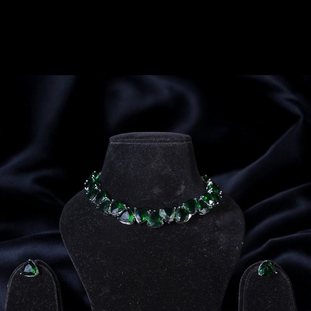 "DMONDE" Emerald Triangle Necklace Set