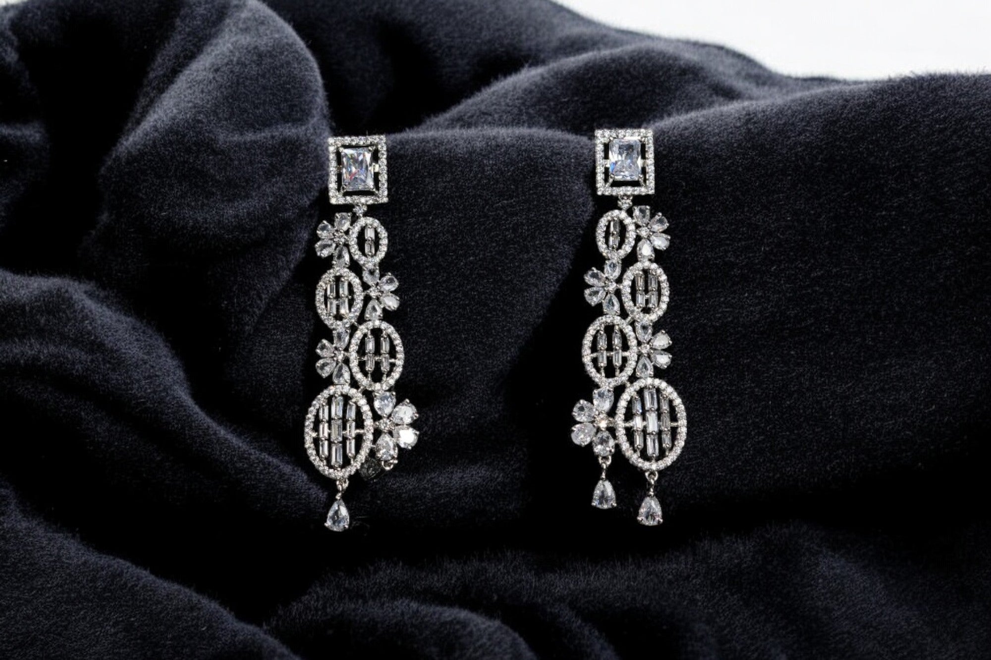 "AMARA" Glimmer White Earrings