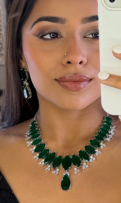 "DMONDE" Regal Tusk Emerald Diamond Necklace Set