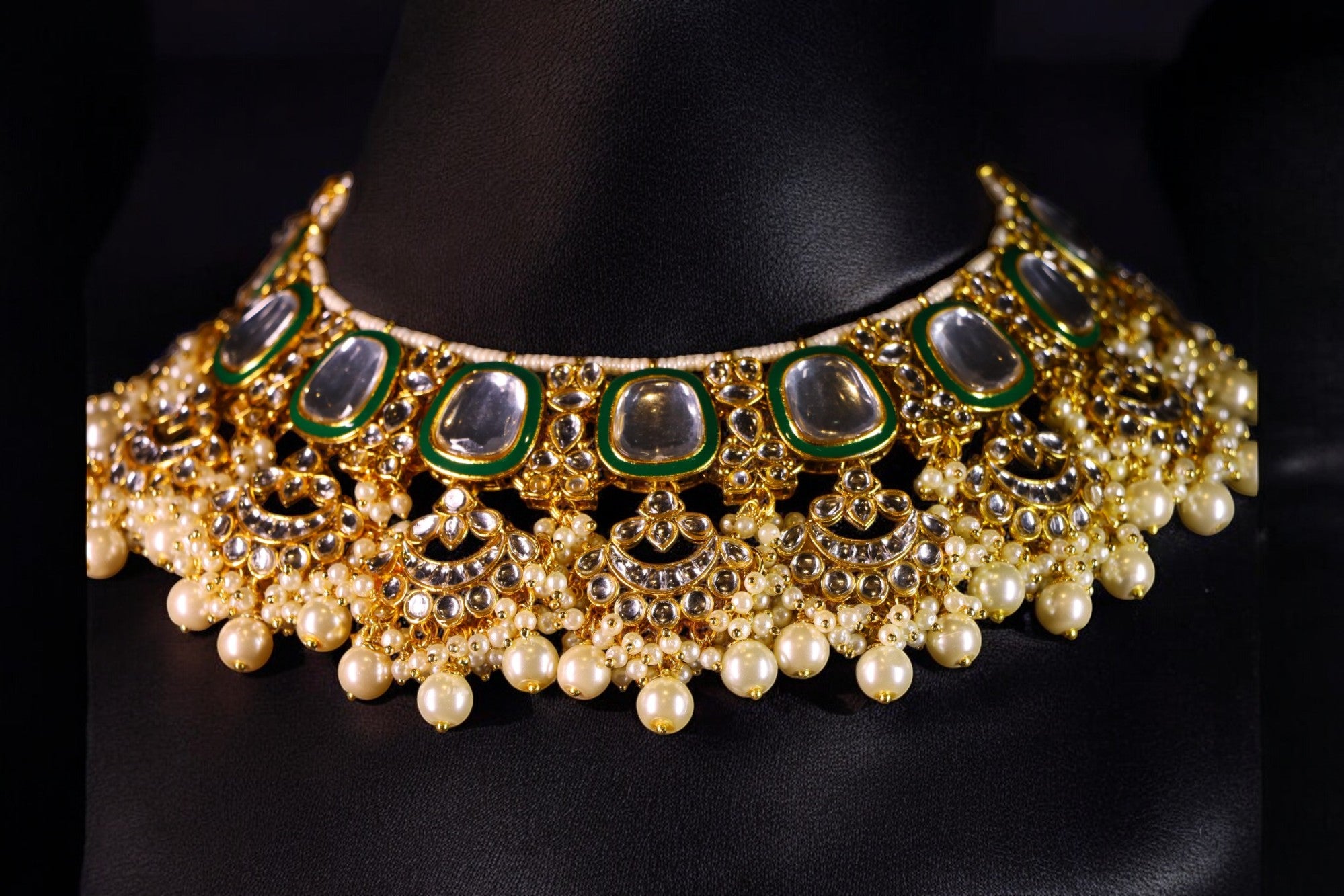 "AMIRA" Glass Green Round Kundan Set