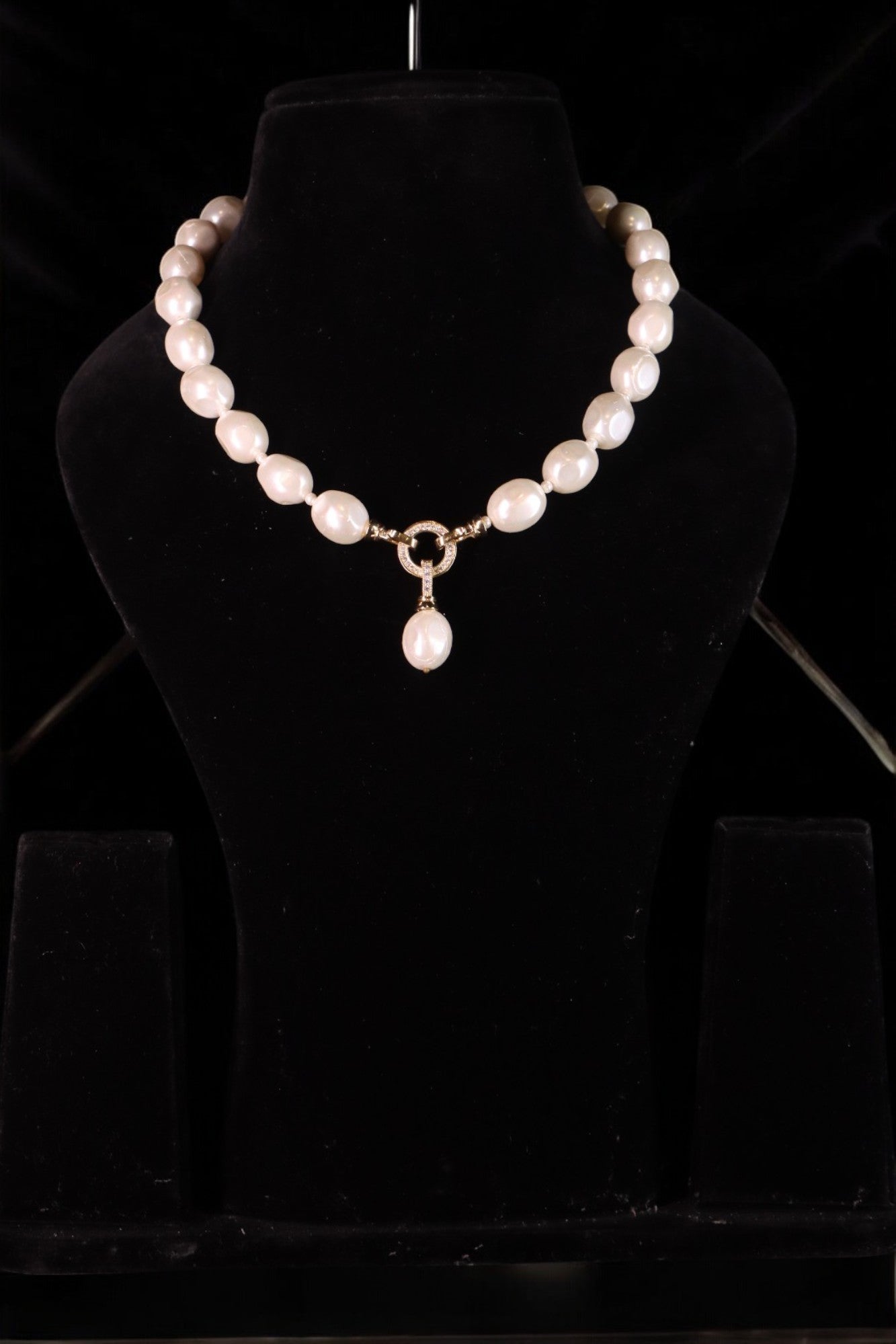 "VIENNA" Queen Pearl Neckpiece