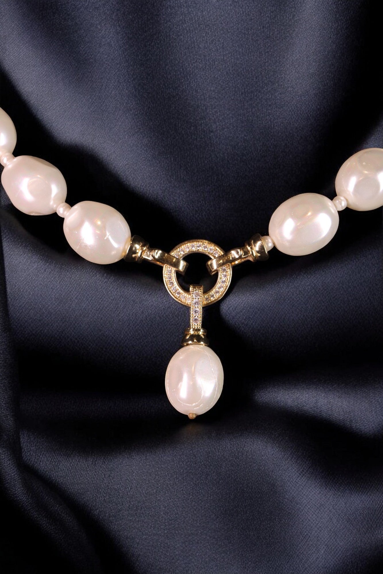 "VIENNA" Queen Pearl Neckpiece