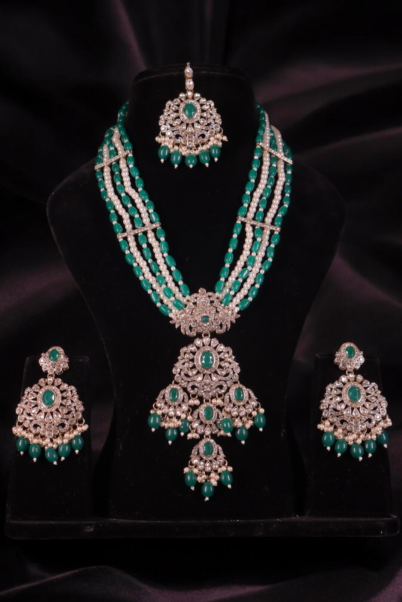 "AMIRA" Emerald Haar Kundan Set