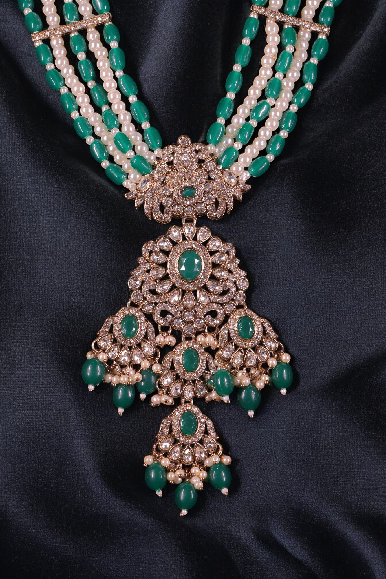 "AMIRA" Emerald Haar Kundan Set