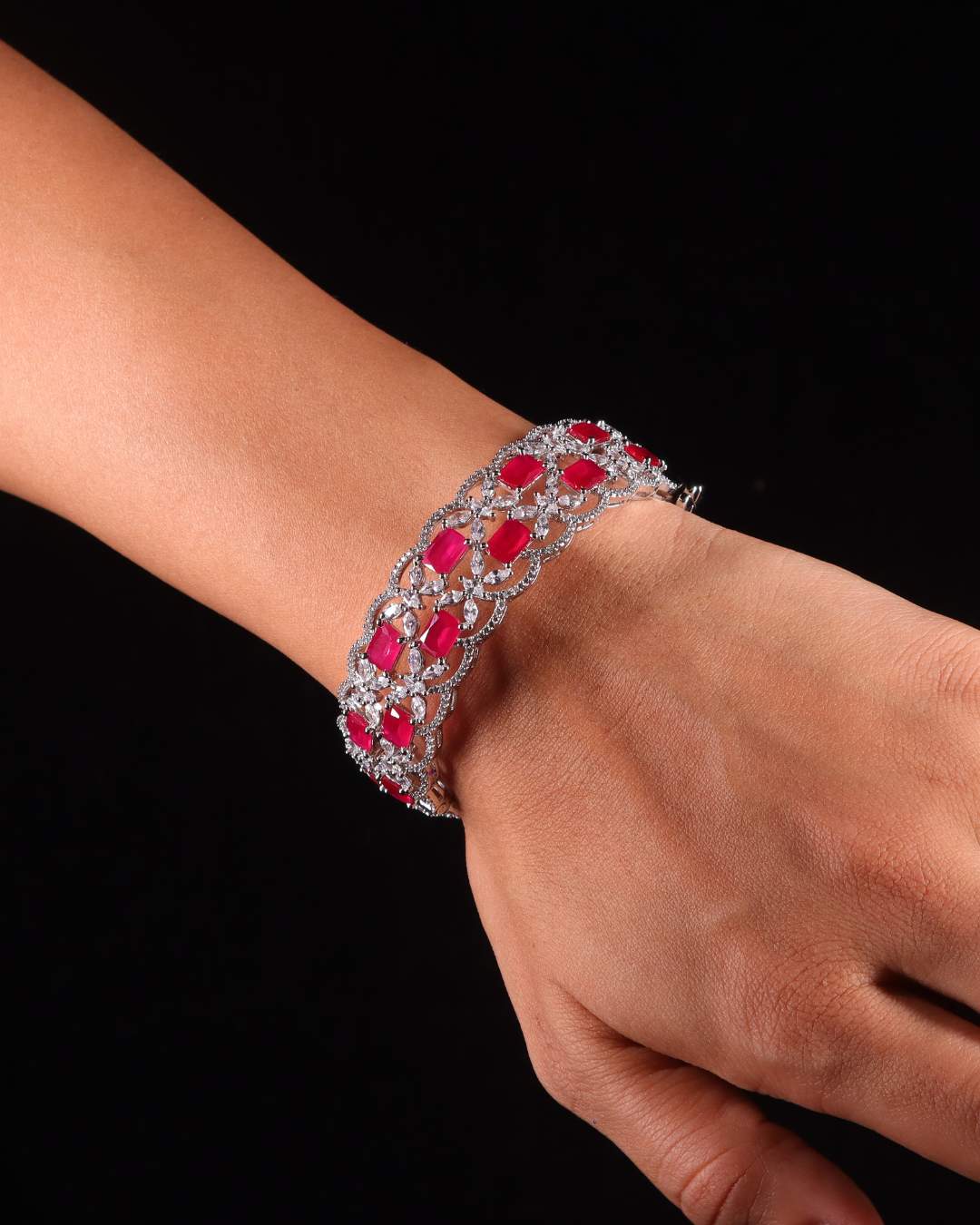 "VIENNA" Ruby Nest Bangle