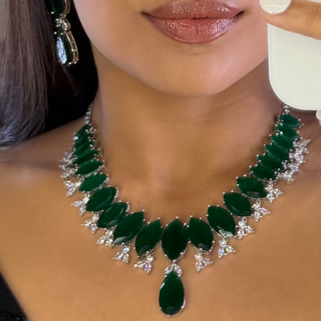 "DMONDE" Regal Tusk Emerald Diamond Necklace Set