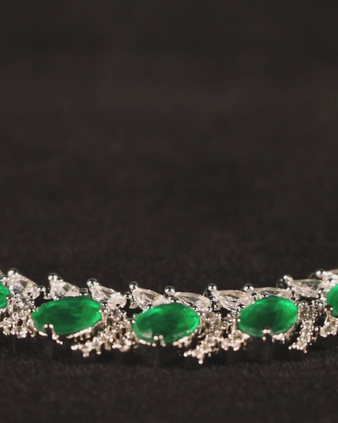 "DMONDE" Royal Emerald Ivy Diamond Necklace Set
