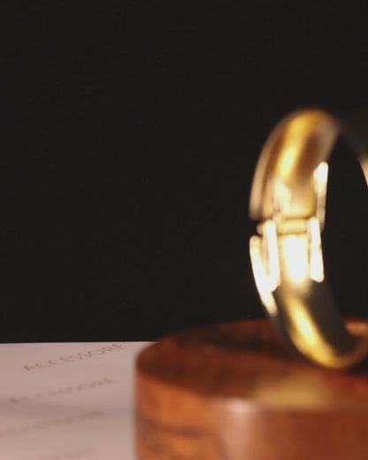 "VIENNA" Gold Horizon Bangle
